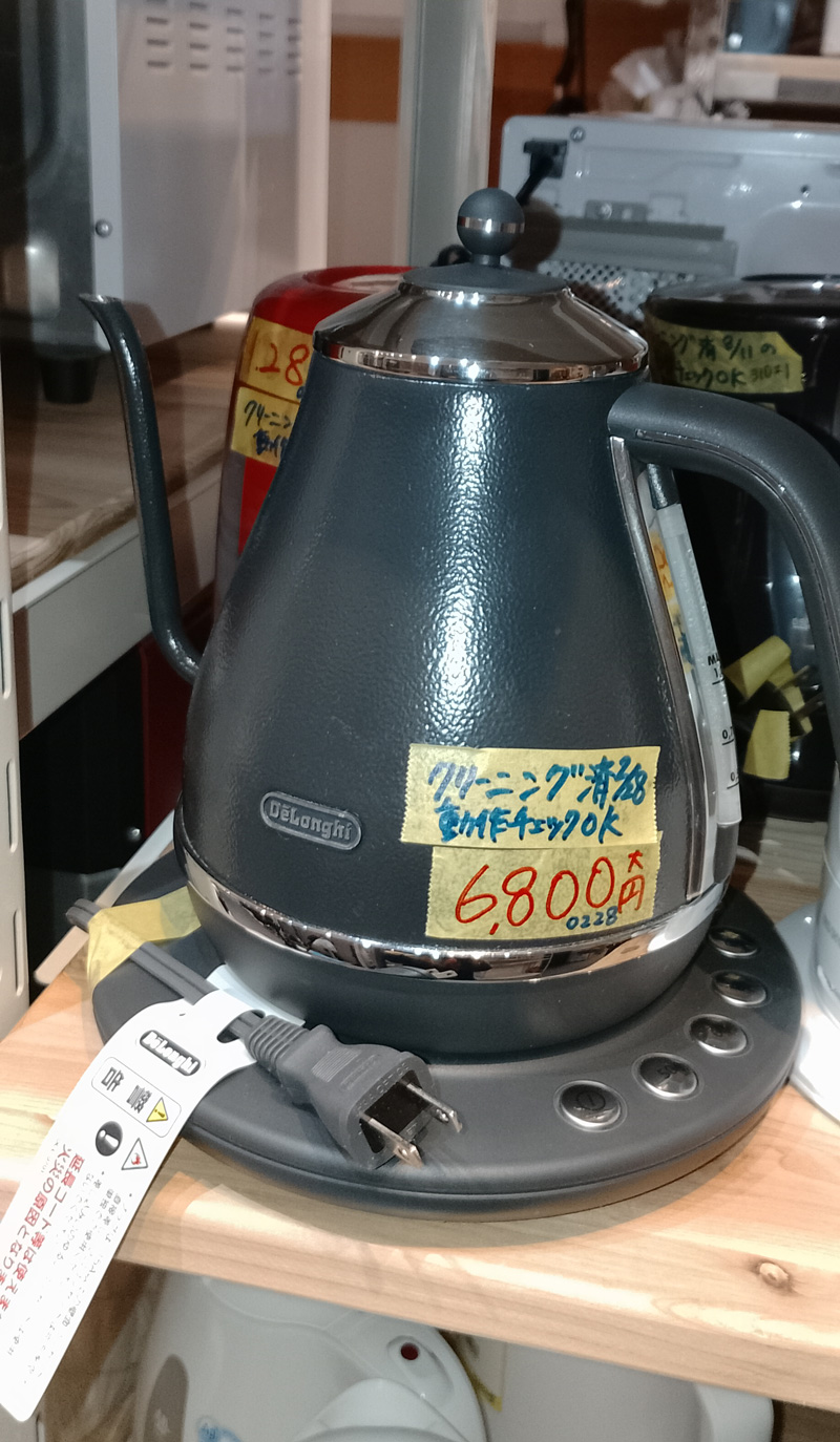 デロンギの電気ケトルの写真