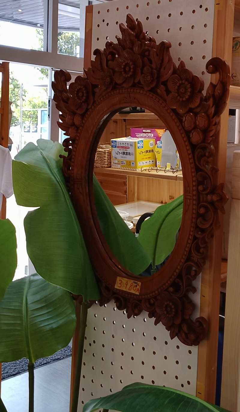 アジアンテイストの鏡の写真