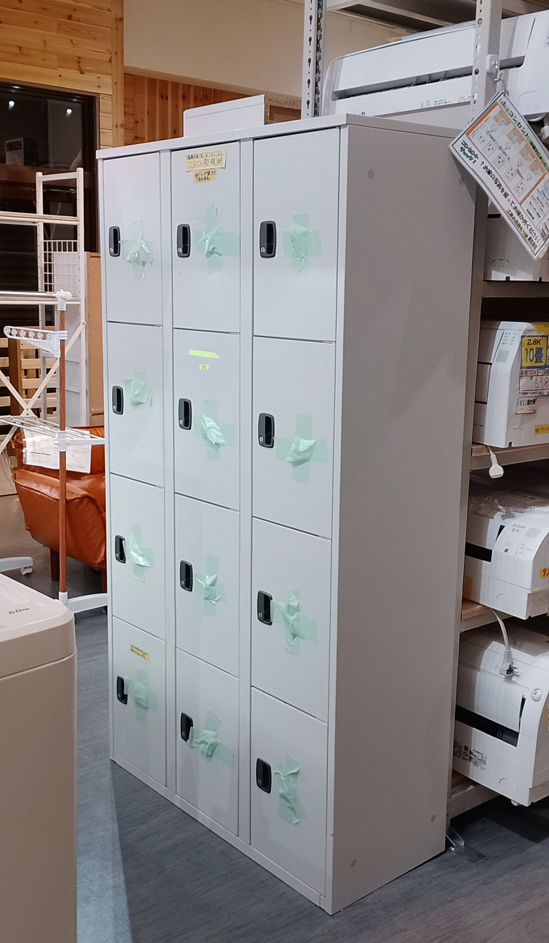 業務用のスチールロッカーの写真