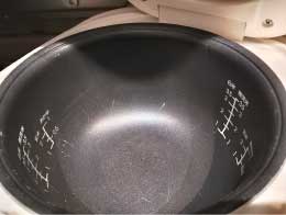 炊飯器の釜の中